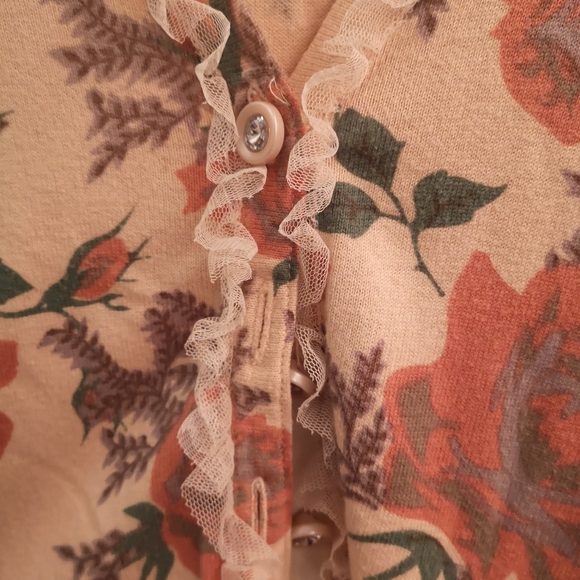 Women's twelve by twelve sweater, size small - Picture 2 of 5